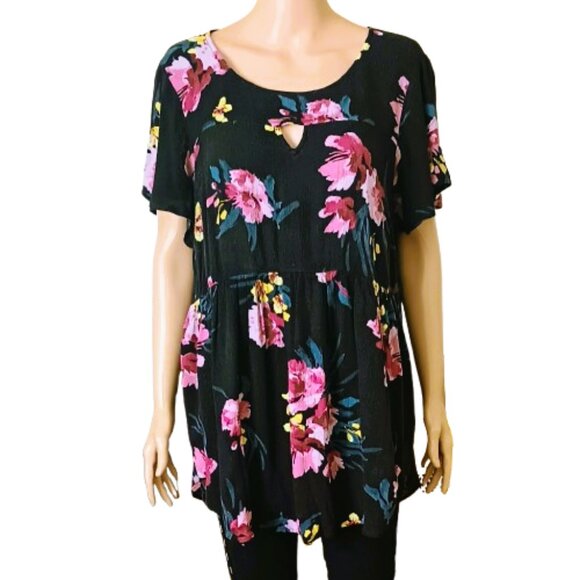 Torrid Floral Gauze Babydoll Top 2 Short Sleeve Keyhole Front Black Pink Tunic - Picture 1 of 7
